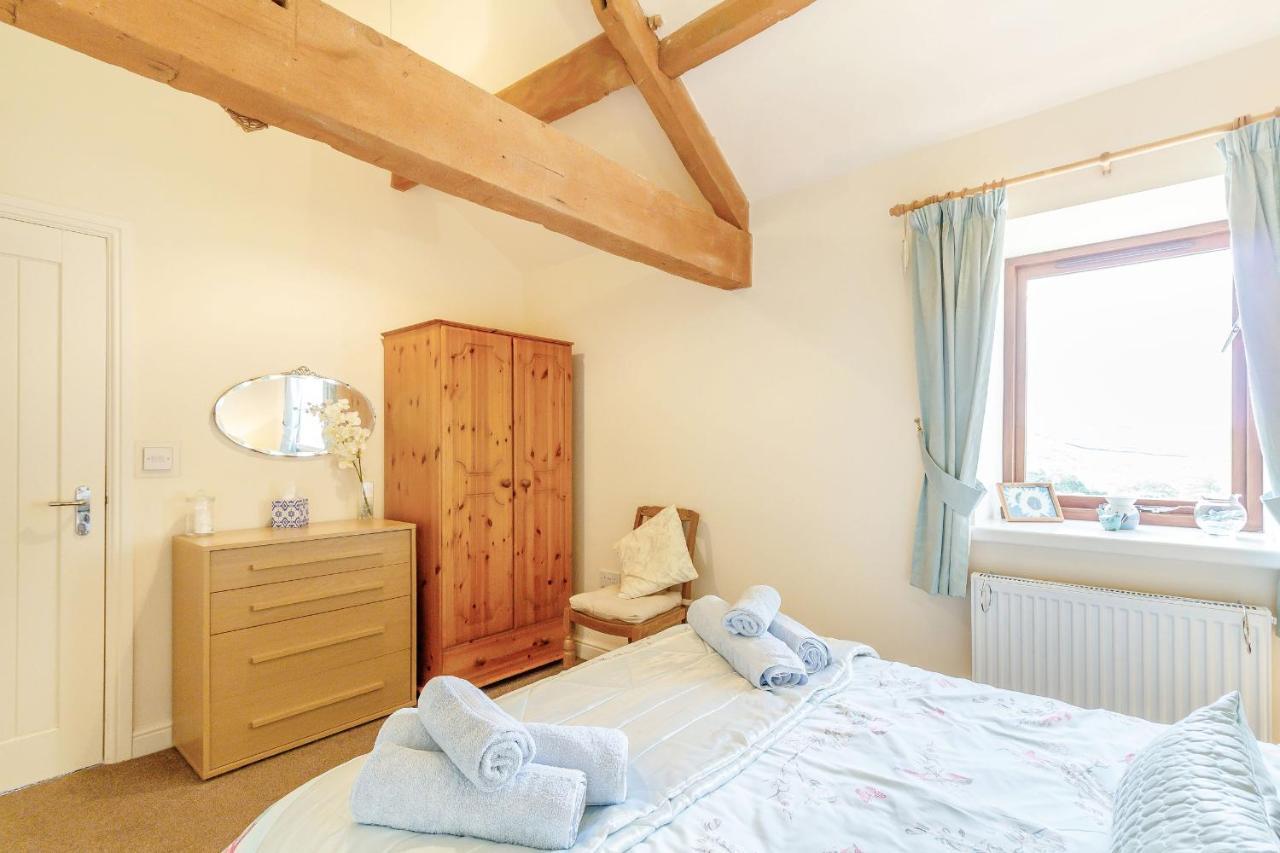 Jim'S Barn Villa Diggle Buitenkant foto